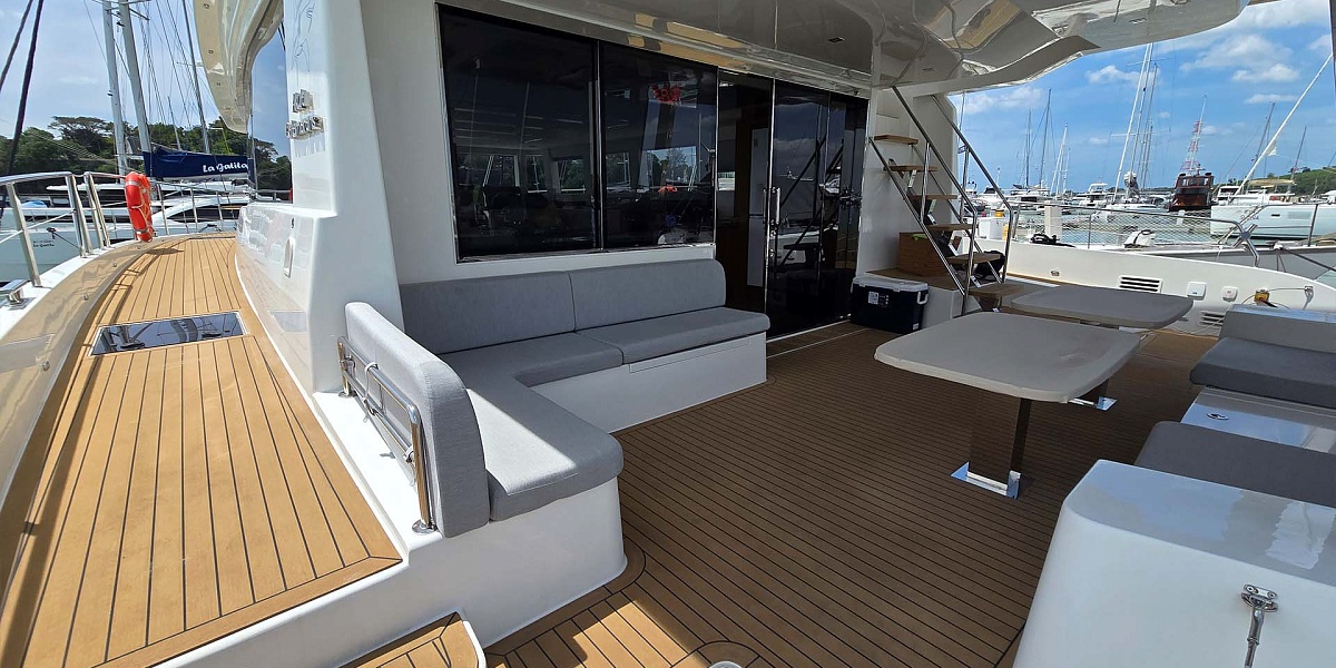 Продается новый моторный катамаран Akula 56